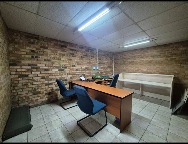136M² OFFICE FOR SALE IN VANDERBIJLPARK CE 6
